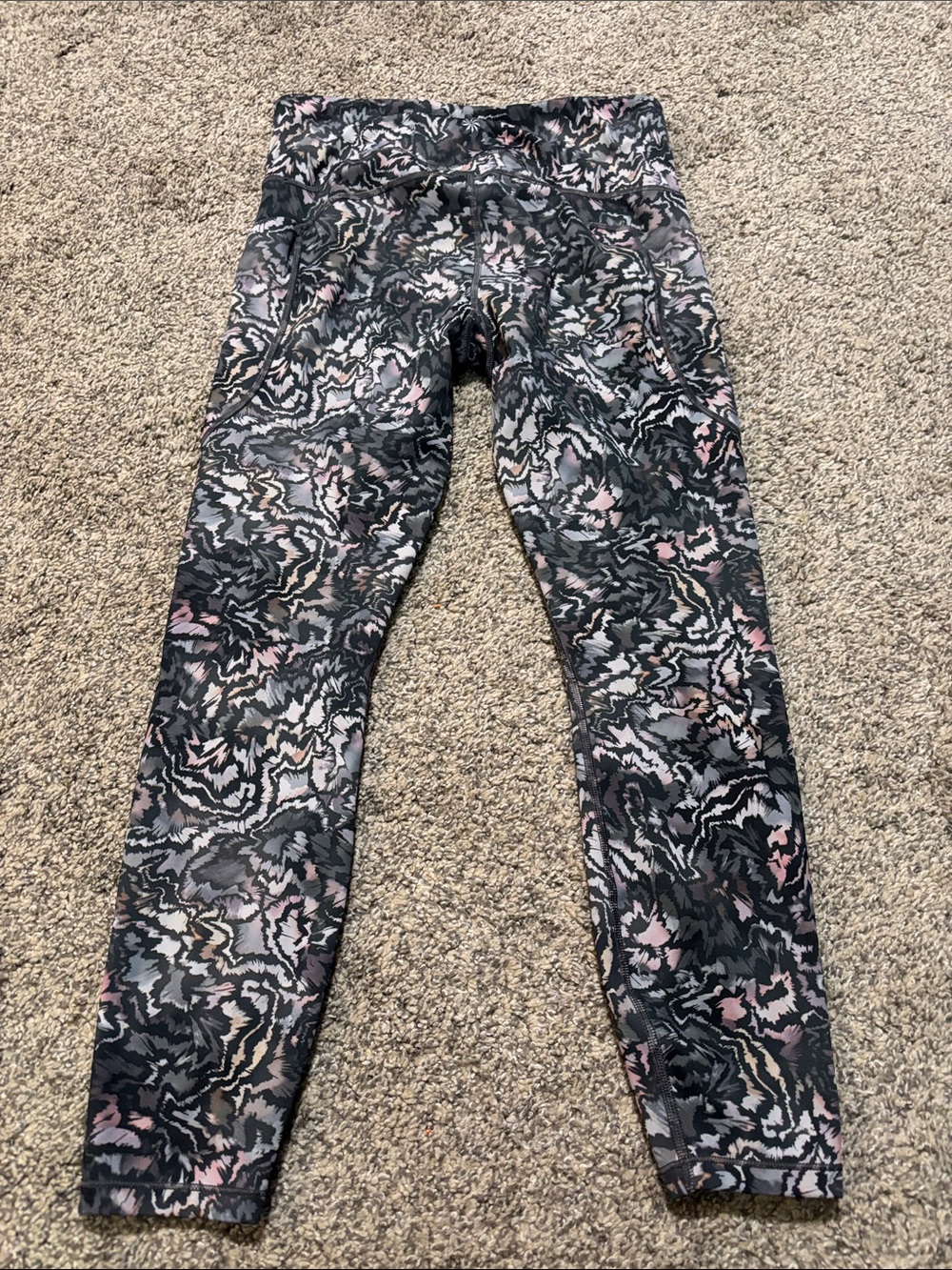 Athleta Ultimate Stash 7/8 Leggings size medium - Picture 4 of 6